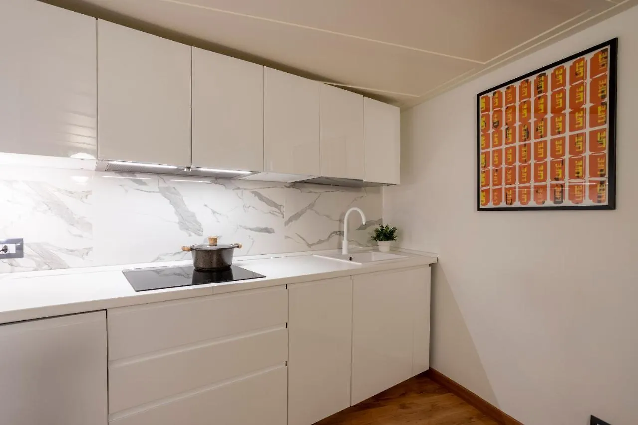 Duomo 15 Minuti A Piedi Luxury*Wifi*Netflx Apartment Milan 0*,  Italy